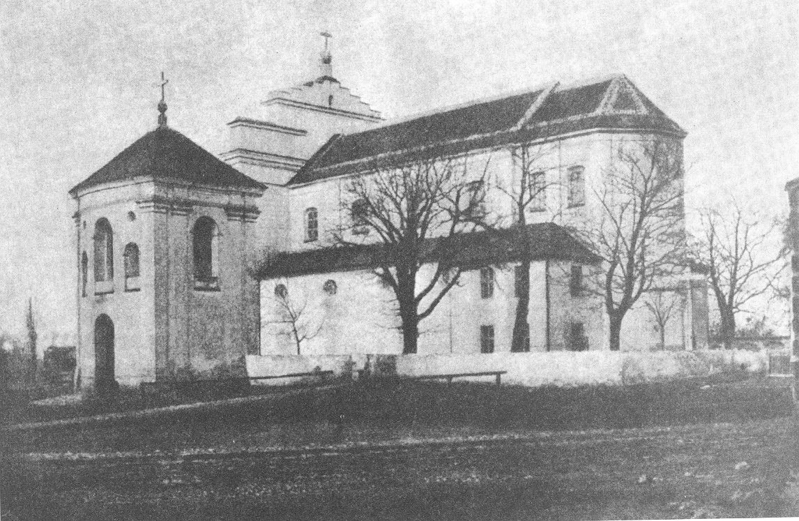 Kościół i jego otoczenie w roku 1911, zdjęcie autorstwa ks. Adolfa Pleszczyńskiego