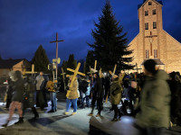 Droga Krzyżowa w Przychodach po polach i lasach