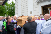 2026-05-12 Pogrzeb ks. Kan Józefa Brzozowskiego - eksporta na cmentarz