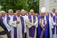 2026-05-12 Pogrzeb ks. Kan Józefa Brzozowskiego - eksporta na cmentarz
