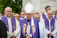 2026-05-12 Pogrzeb ks. Kan Józefa Brzozowskiego - eksporta na cmentarz