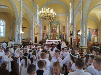 Dzieci pierwszokomunijne w Kolębrodach